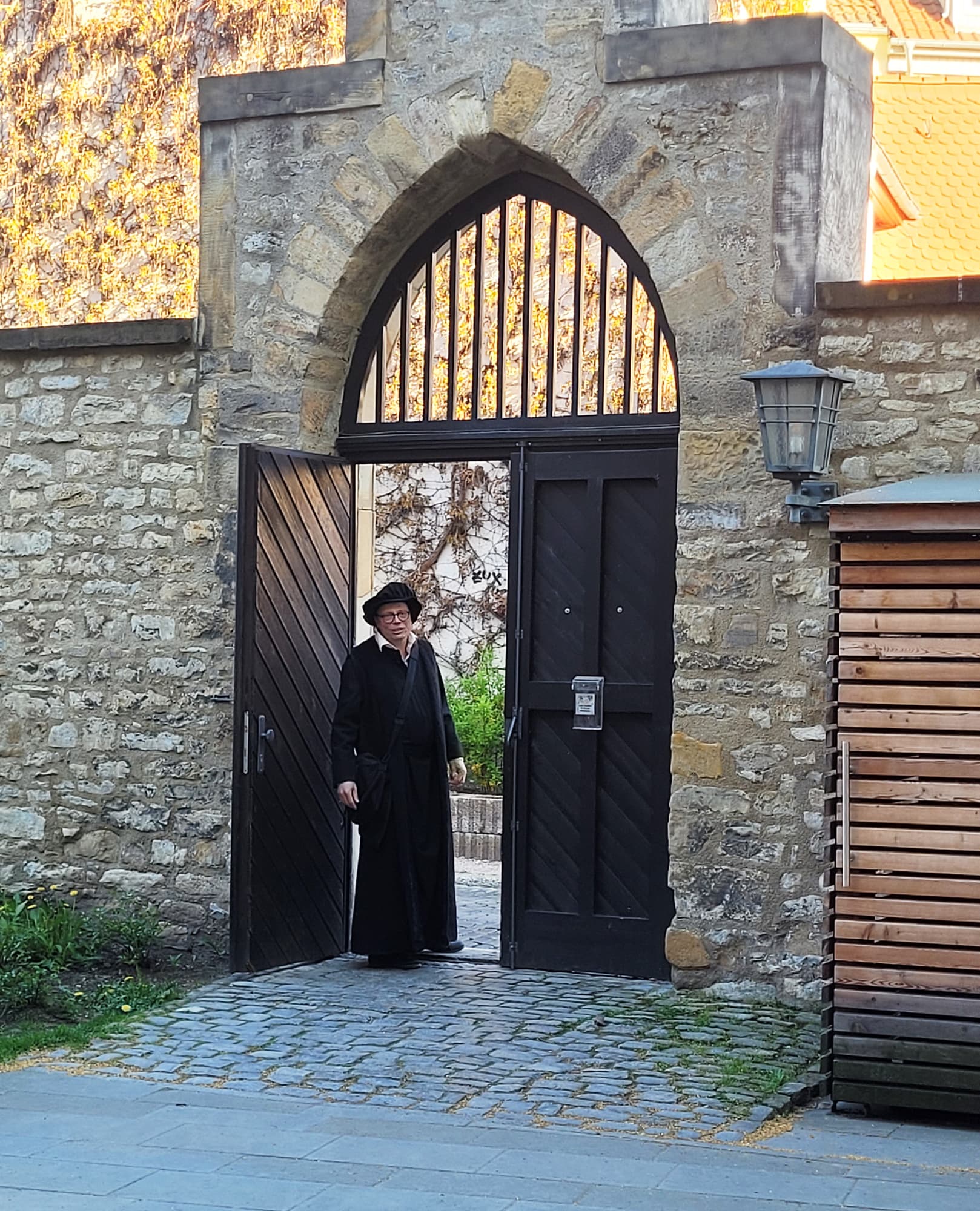 Durch diese Pforte soll Luther in das Kloster eingetreten sein.