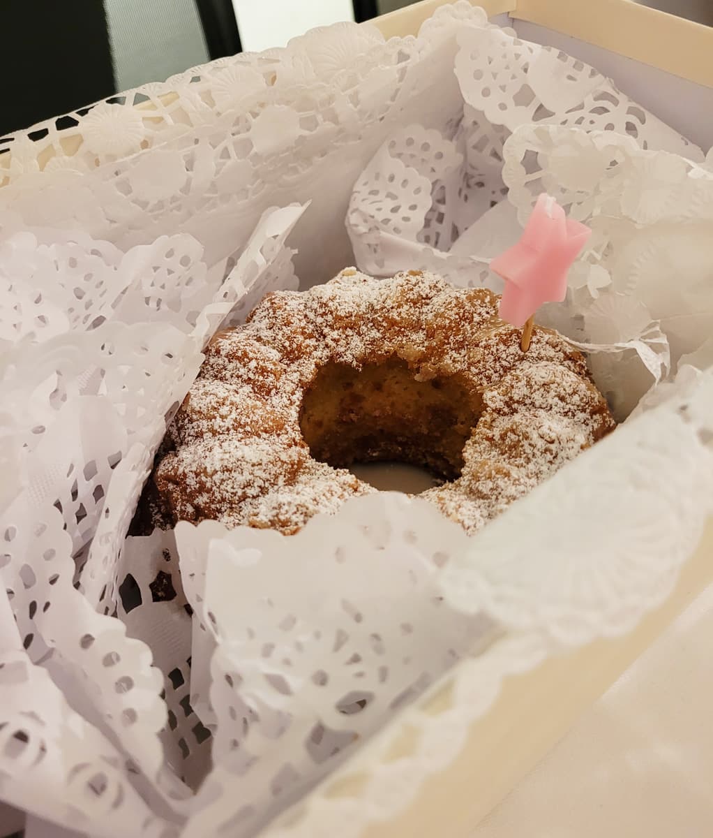 ...ist ein zauberhafter Geburtstagskuchen. Von unserer Präsidentin höchstpersönlich gebacken!