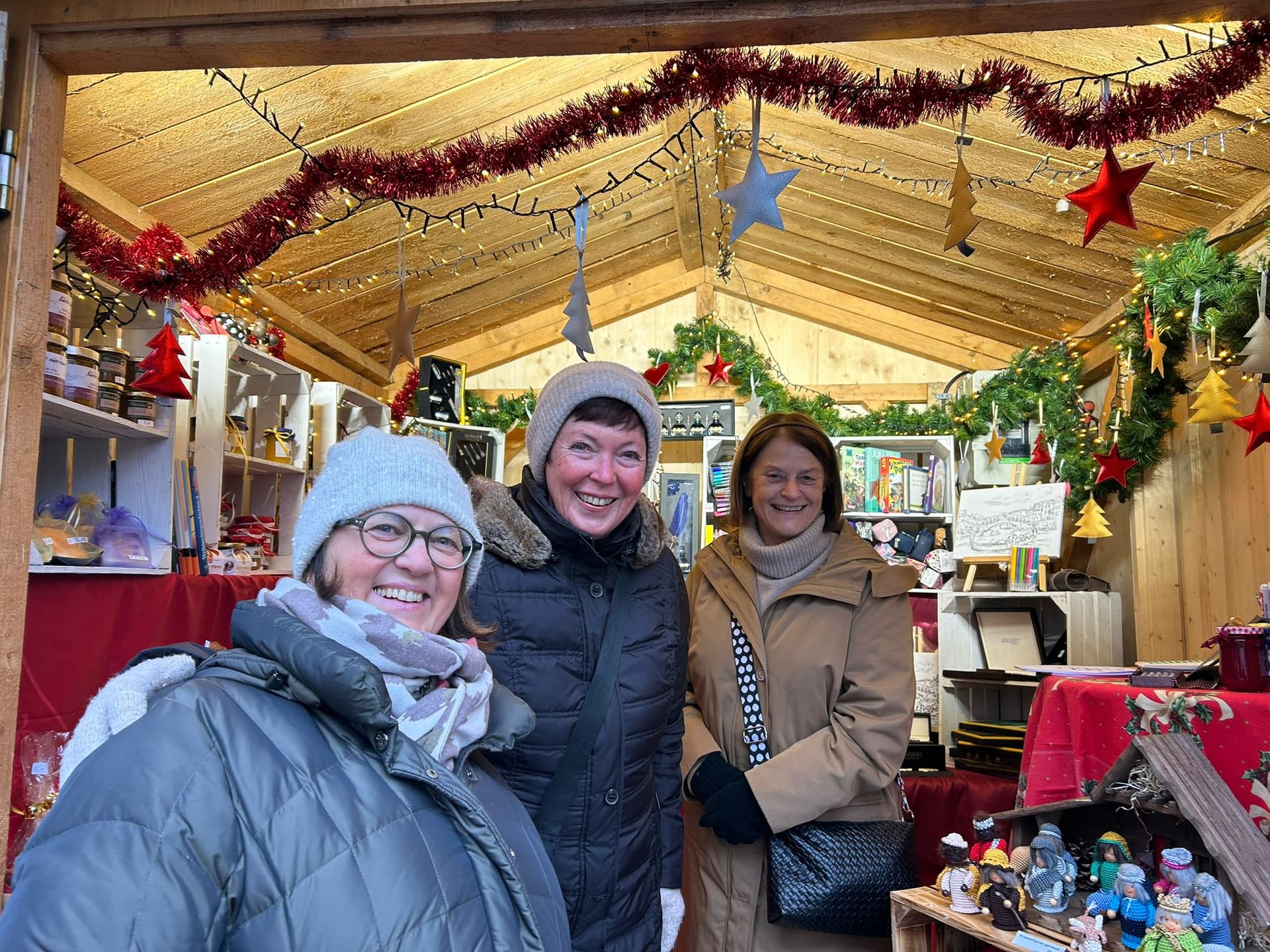Das erste Verkaufsteam am Donnerstag: Beate Meckler, Isolde Handt und Ilse Reinhardt