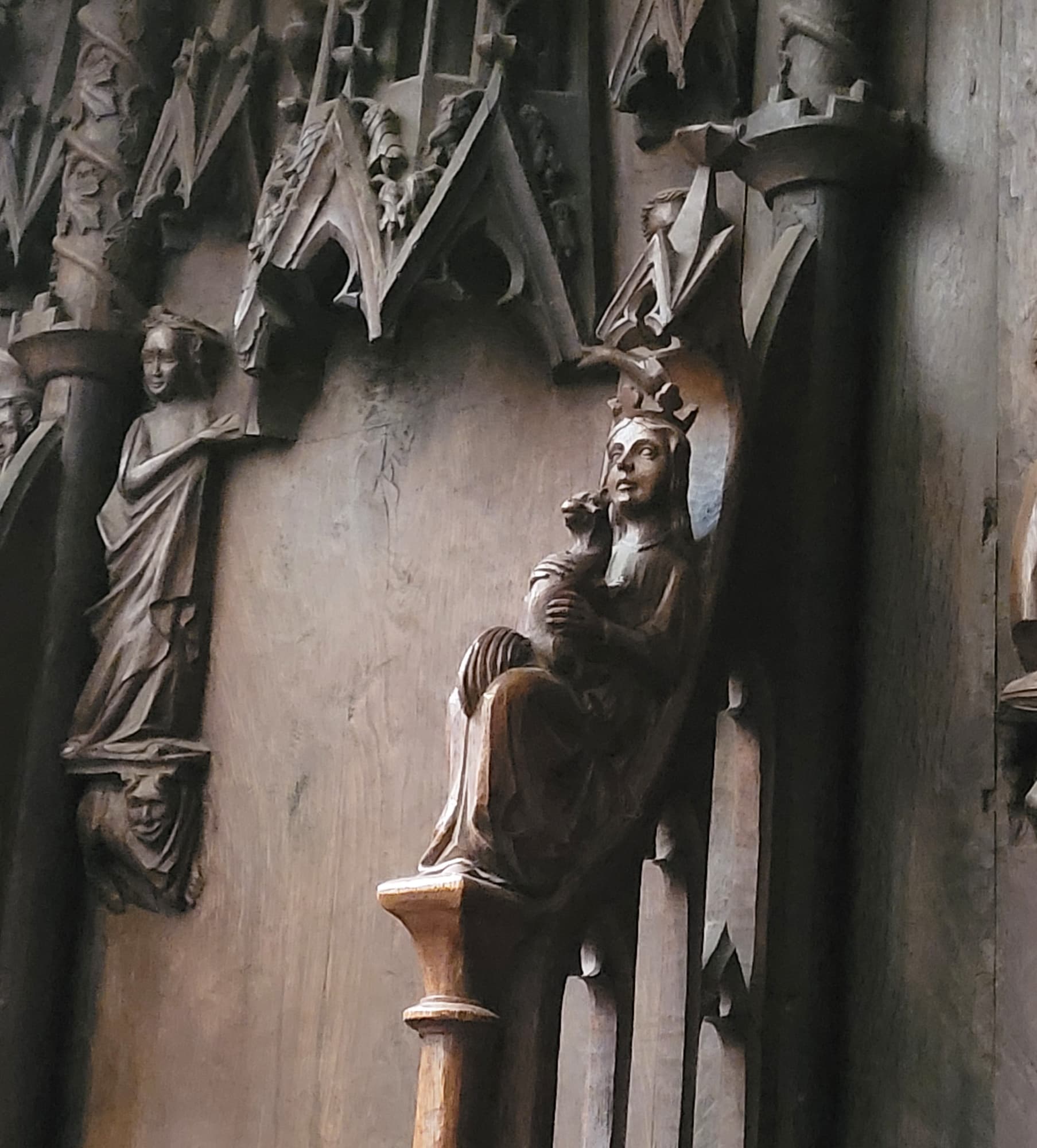 Detail aus dem aufwendig geschnitzten Chorgestühl