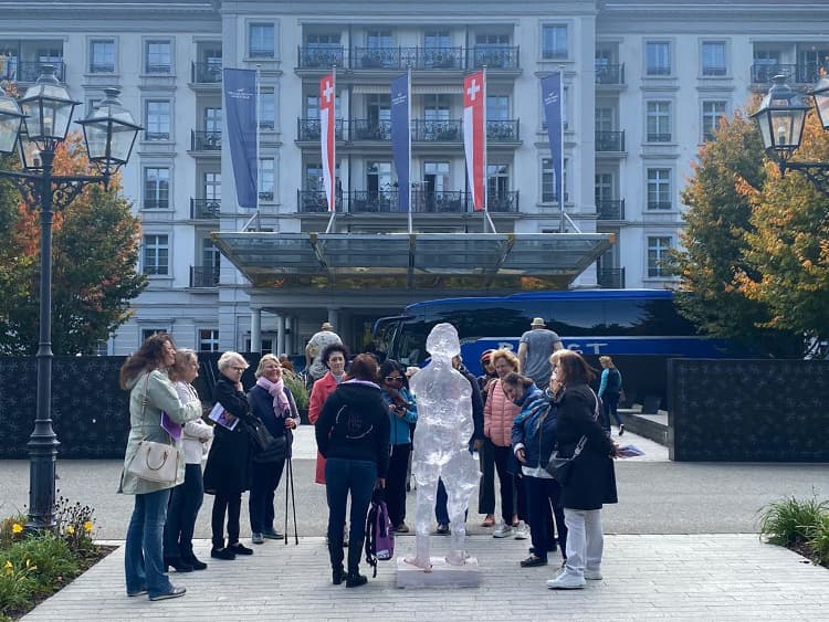 "David" eine Glas-Skulptur von Markus Lüpertz, Deutschland