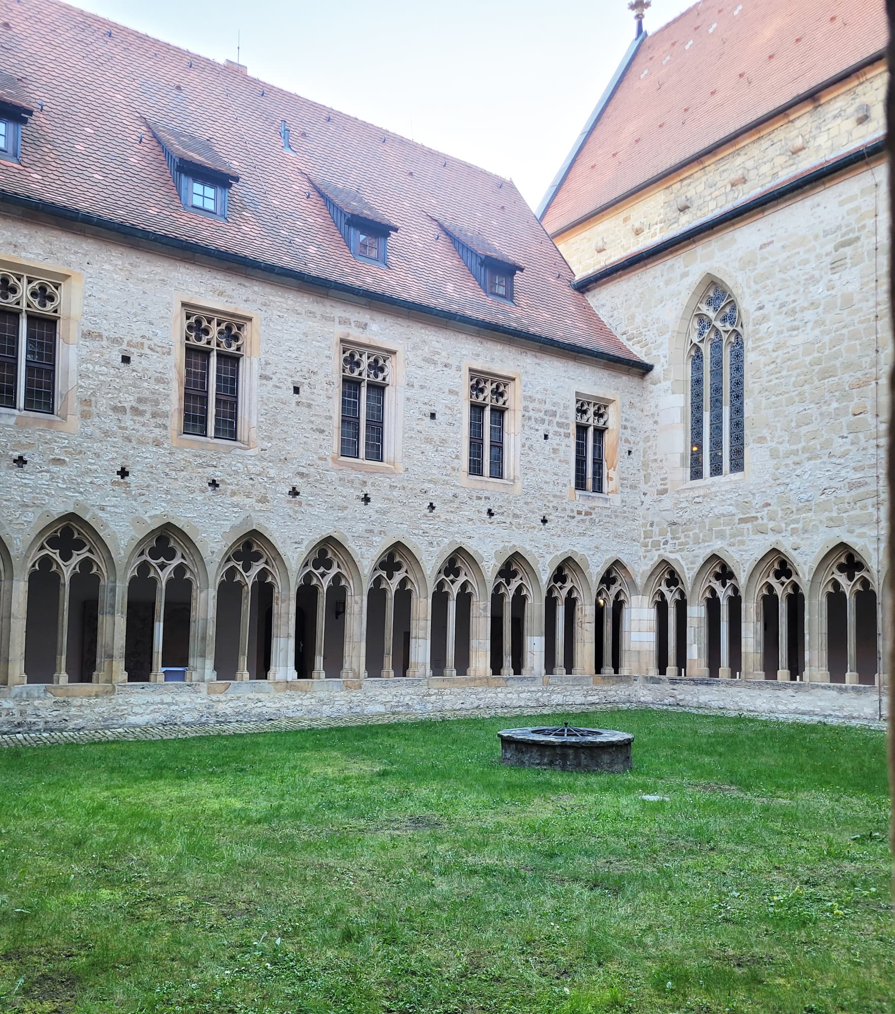 Der Kreuzgang des Augustinerklosters ist ein Meisterwerk mittelalterlicher Ordensbaukunst.