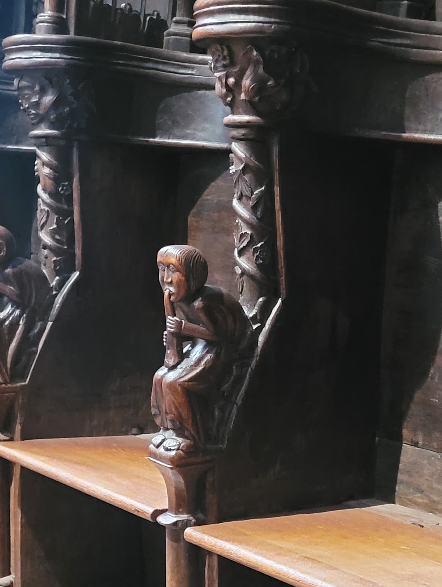 Detail aus dem aufwendig geschnitzten Chorgestühl