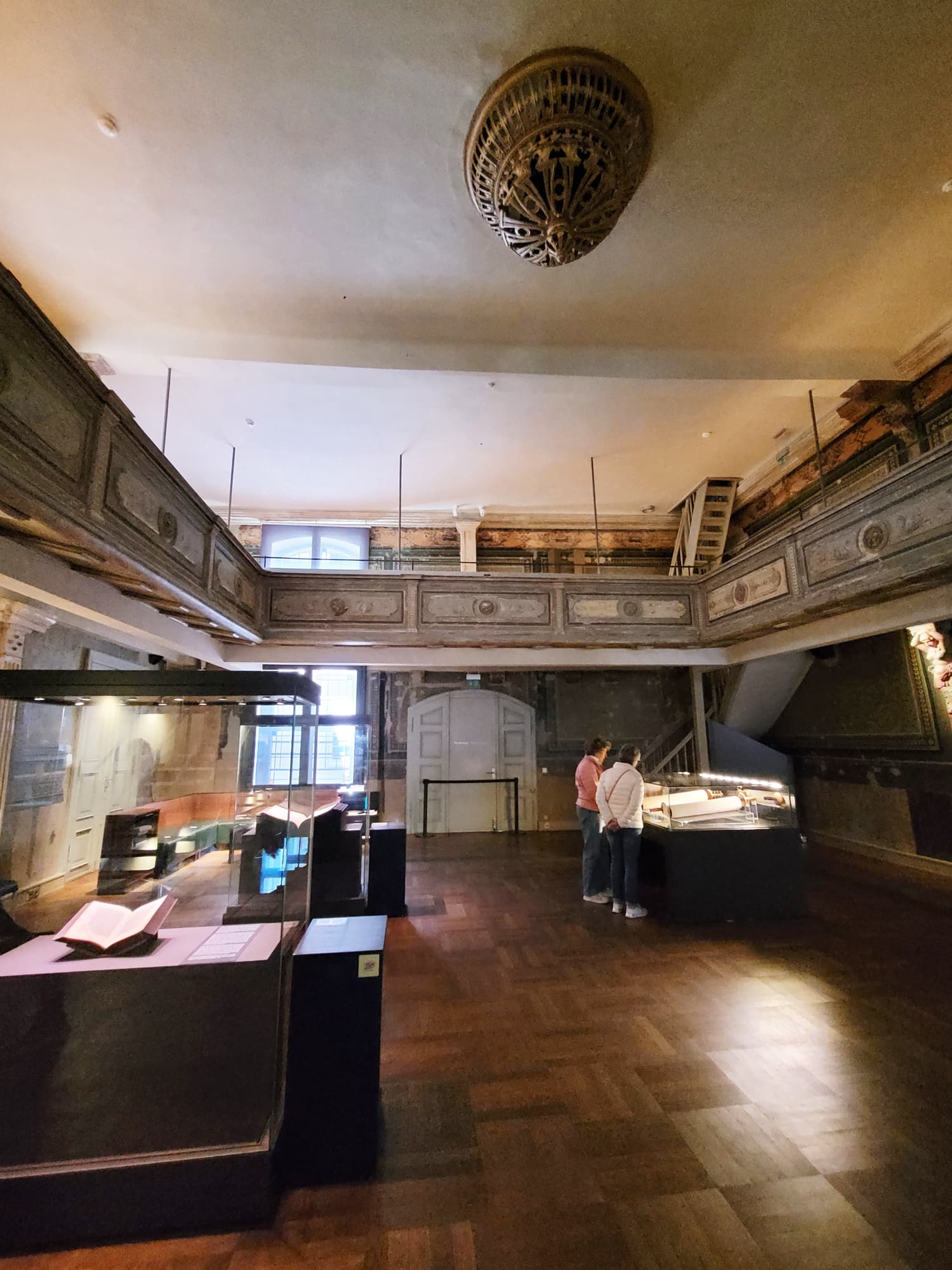 Ab dem späten 19. Jahrhundert wurde die ehemalige Synagoge gastronomisch genutzt: Ein Tanzsaal entstand im Obergeschoss.