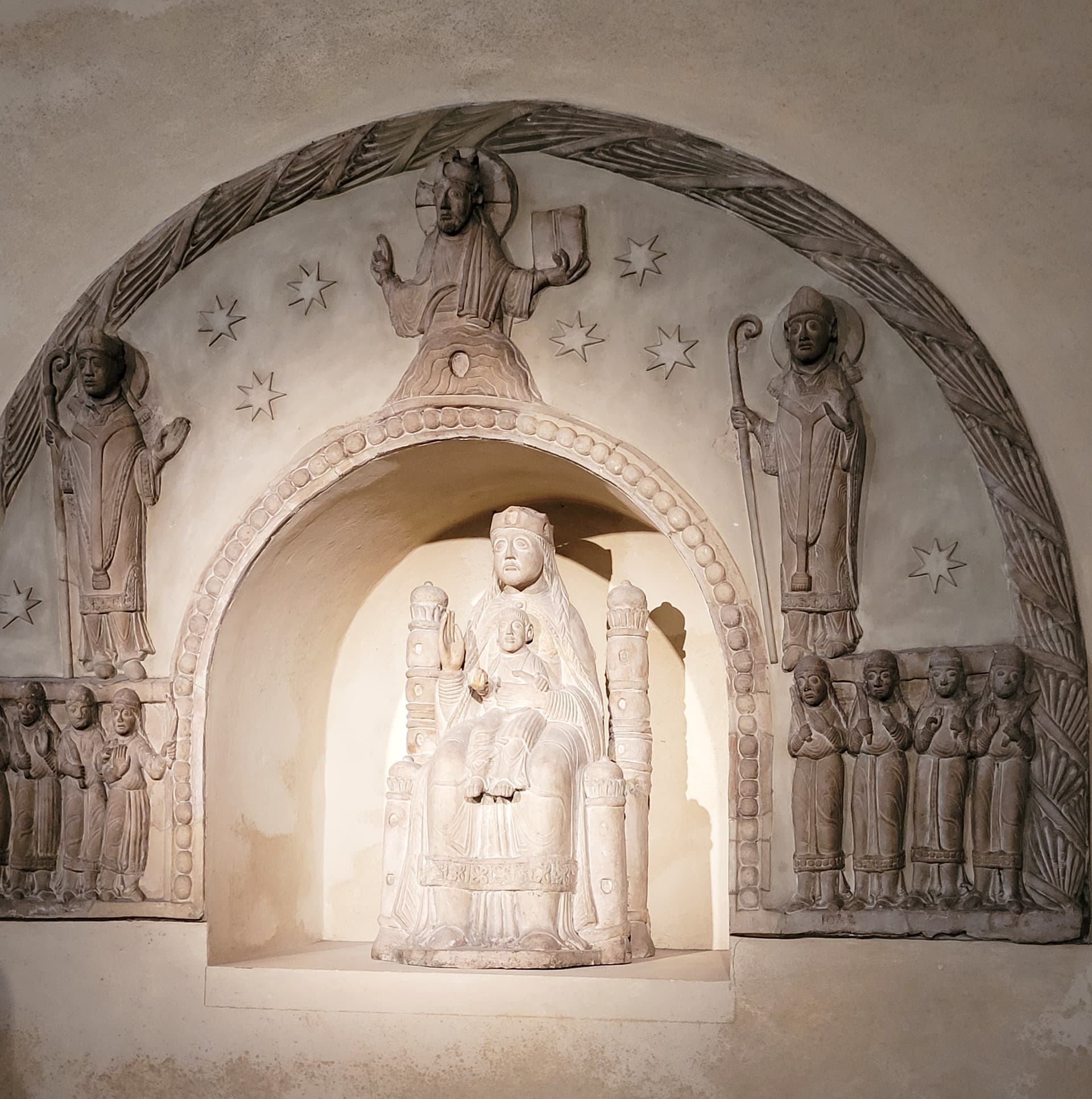 thronende Madonna mit Kind aus der Zeit um 1160