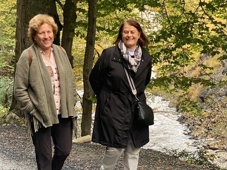 Gelegenheit für gute Gespräche.
Andrea Fischer und Ilse Reinhardt