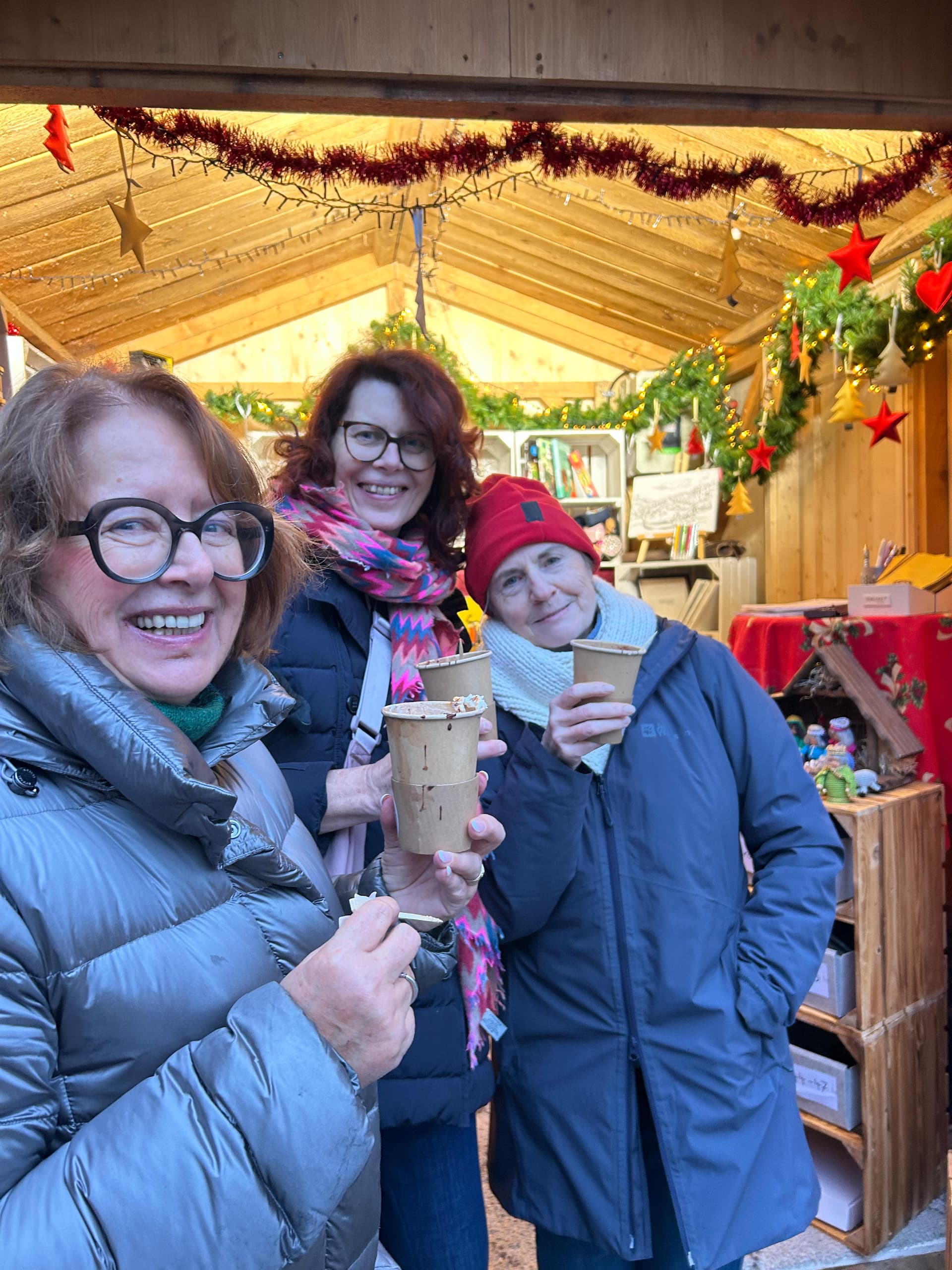 Eleonore Sens, Christiane Sandvoss und Siegrun Graff. Heiße Schokolade hilft wunderbar gegen die Kälte!